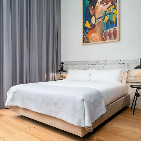 Limehome Rua Oliveiras מלון דירות