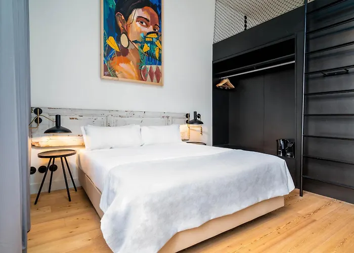 Limehome Rua Oliveiras 3*